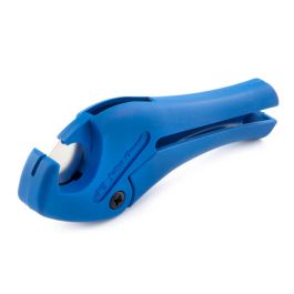 Cutting speedfit pipe with clearance hacksaw
